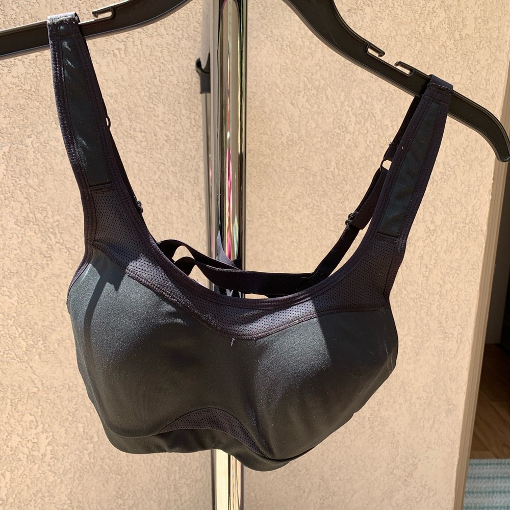 ASICS brand new sports bra medium blk